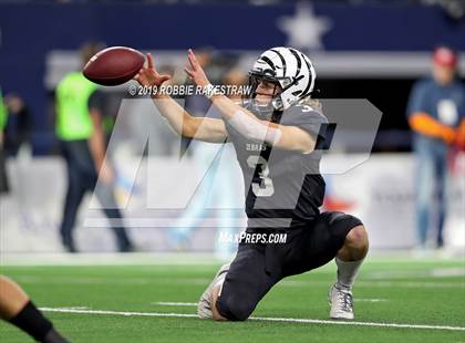 Thumbnail 3 in Pottsboro vs. Grandview (UIL 3A Division 1 Final) photogallery.