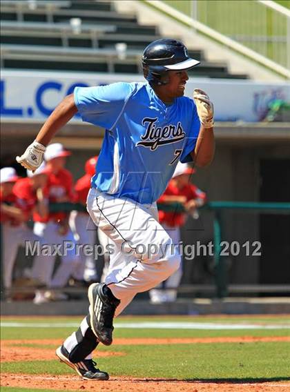 Thumbnail 1 in Mater Dei vs. Carroll (National High School Invitational) photogallery.