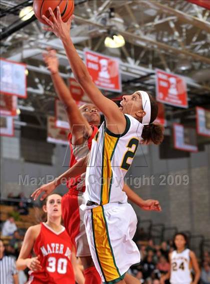Thumbnail 1 in Cajon @ Mater Dei (Nike Extravaganza) photogallery.