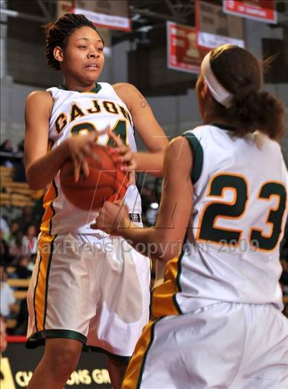Thumbnail 1 in Cajon @ Mater Dei (Nike Extravaganza) photogallery.