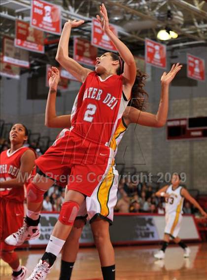 Thumbnail 1 in Cajon @ Mater Dei (Nike Extravaganza) photogallery.