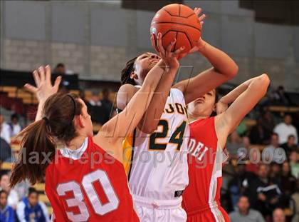 Thumbnail 3 in Cajon @ Mater Dei (Nike Extravaganza) photogallery.