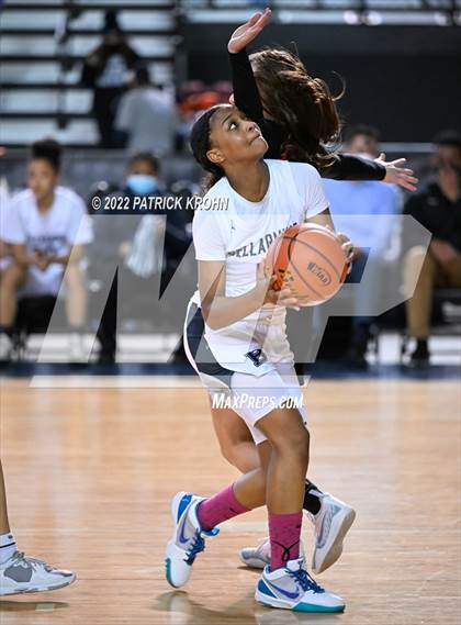 Thumbnail 3 in Camas vs. Bellarmine Prep (WIAA 4A Round 1 State Playoff)  photogallery.