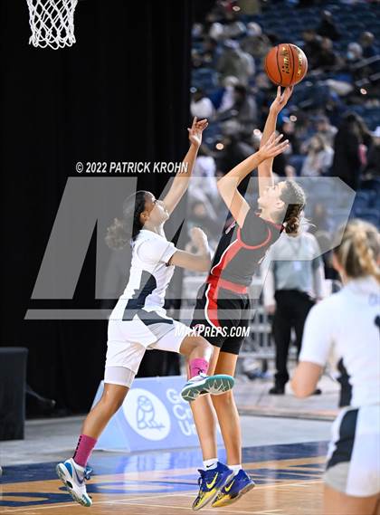 Thumbnail 1 in Camas vs. Bellarmine Prep (WIAA 4A Round 1 State Playoff)  photogallery.