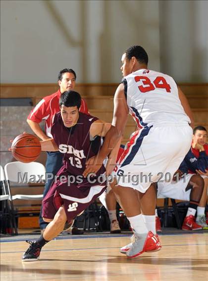 Thumbnail 3 in Pleasant Grove vs. Simi Valley (MaxPreps Holiday Classic) photogallery.