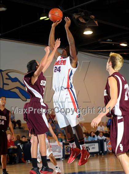 Thumbnail 2 in Pleasant Grove vs. Simi Valley (MaxPreps Holiday Classic) photogallery.