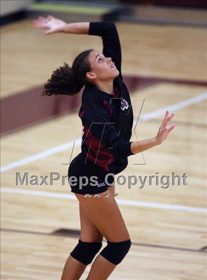 Thumbnail 2 in Round Rock vs. Lake Travis photogallery.
