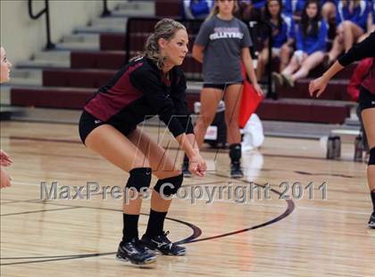Thumbnail 1 in Round Rock vs. Lake Travis photogallery.