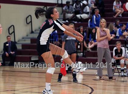Thumbnail 1 in Round Rock vs. Lake Travis photogallery.