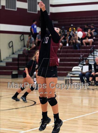 Thumbnail 2 in Round Rock vs. Lake Travis photogallery.
