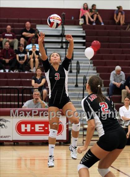 Thumbnail 2 in Round Rock vs. Lake Travis photogallery.