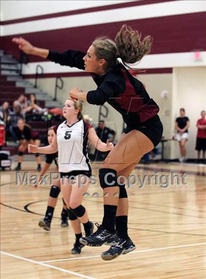 Thumbnail 1 in Round Rock vs. Lake Travis photogallery.