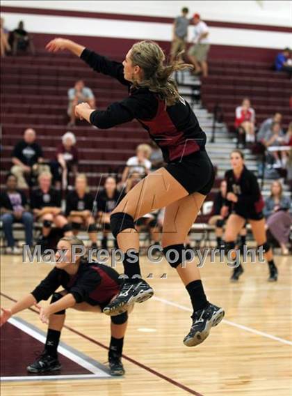 Thumbnail 1 in Round Rock vs. Lake Travis photogallery.
