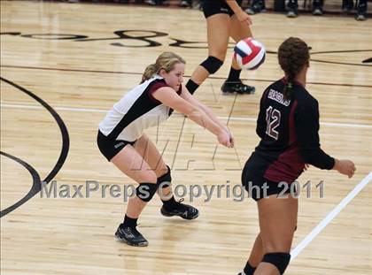 Thumbnail 1 in Round Rock vs. Lake Travis photogallery.