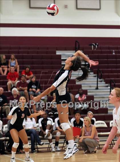 Thumbnail 1 in Round Rock vs. Lake Travis photogallery.