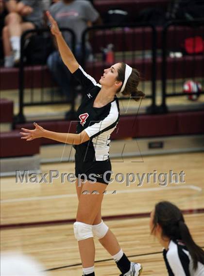 Thumbnail 3 in Round Rock vs. Lake Travis photogallery.