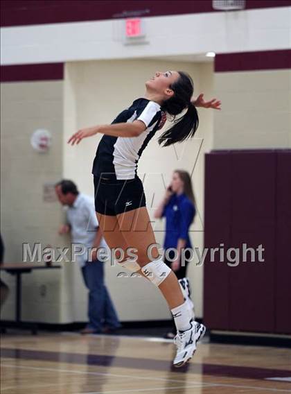 Thumbnail 3 in Round Rock vs. Lake Travis photogallery.