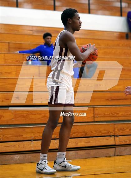 Thumbnail 3 in George Ranch vs. College Station (Conroe Christmas Classic) photogallery.