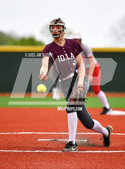 Thumbnail 1 in Burton vs Iola photogallery.