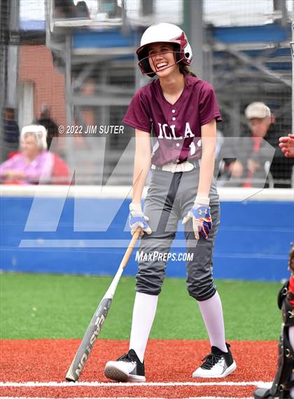 Thumbnail 1 in Burton vs Iola photogallery.
