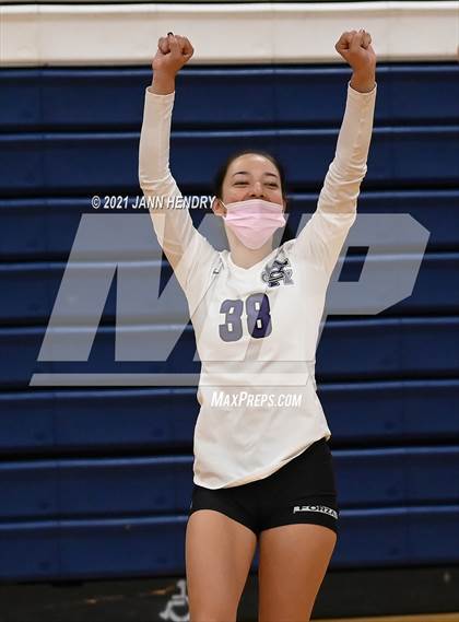 Thumbnail 3 in Rancho Cucamonga vs. Los Alamitos (Durango Fall Classic) photogallery.