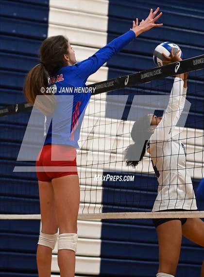 Thumbnail 2 in Rancho Cucamonga vs. Los Alamitos (Durango Fall Classic) photogallery.