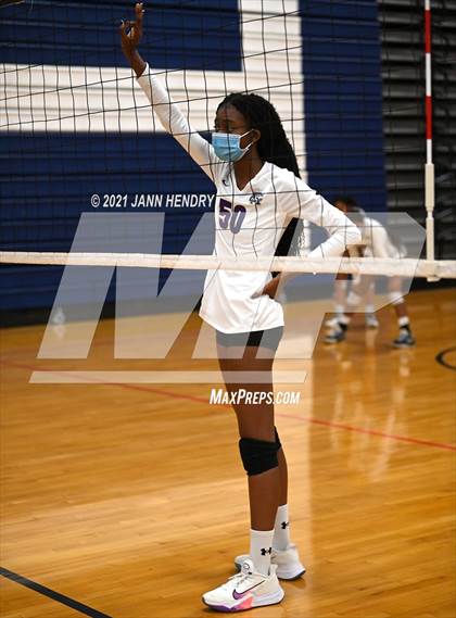 Thumbnail 2 in Rancho Cucamonga vs. Los Alamitos (Durango Fall Classic) photogallery.