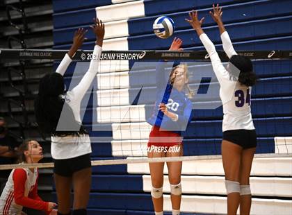 Thumbnail 1 in Rancho Cucamonga vs. Los Alamitos (Durango Fall Classic) photogallery.