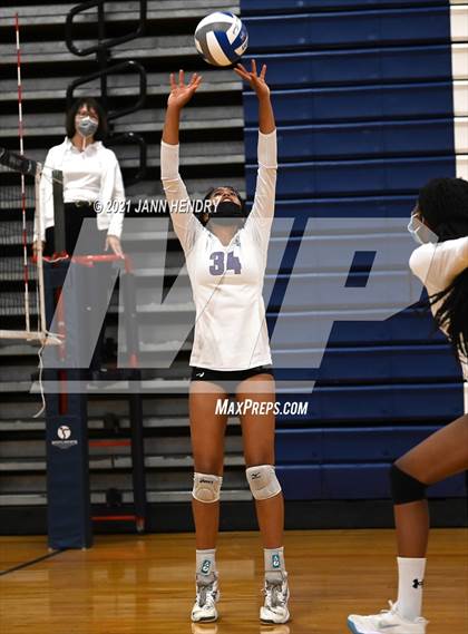 Thumbnail 1 in Rancho Cucamonga vs. Los Alamitos (Durango Fall Classic) photogallery.