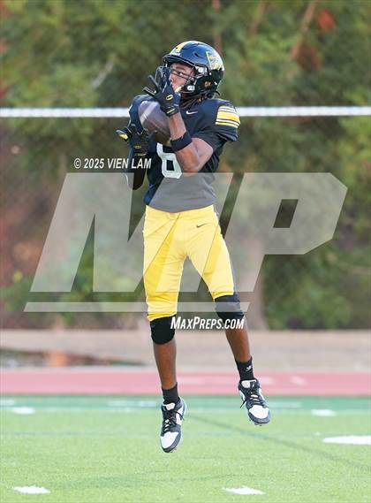 Thumbnail 3 in Mater Dei Catholic @ Bishop O'Dowd photogallery.