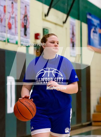 Thumbnail 2 in Lincoln vs. Riverside photogallery.