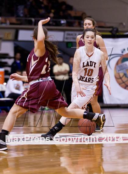 Thumbnail 3 in Selma vs Sierra (CIF CS D3 Final) photogallery.