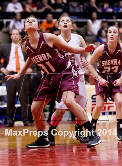 Thumbnail 3 in Selma vs Sierra (CIF CS D3 Final) photogallery.