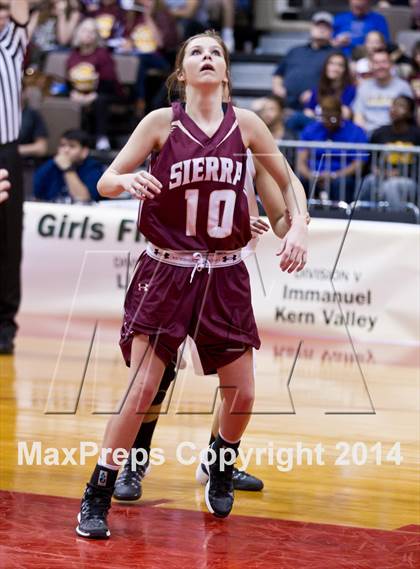 Thumbnail 2 in Selma vs Sierra (CIF CS D3 Final) photogallery.