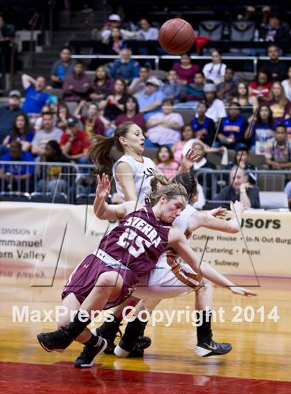 Thumbnail 2 in Selma vs Sierra (CIF CS D3 Final) photogallery.
