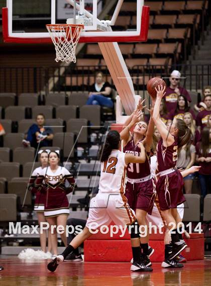 Thumbnail 3 in Selma vs Sierra (CIF CS D3 Final) photogallery.