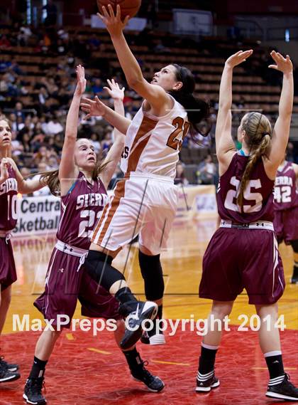 Thumbnail 1 in Selma vs Sierra (CIF CS D3 Final) photogallery.