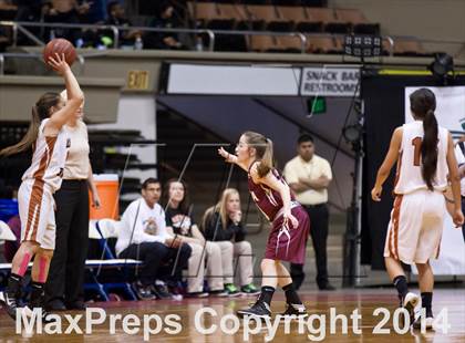 Thumbnail 2 in Selma vs Sierra (CIF CS D3 Final) photogallery.