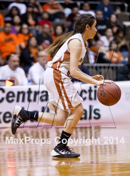 Thumbnail 2 in Selma vs Sierra (CIF CS D3 Final) photogallery.
