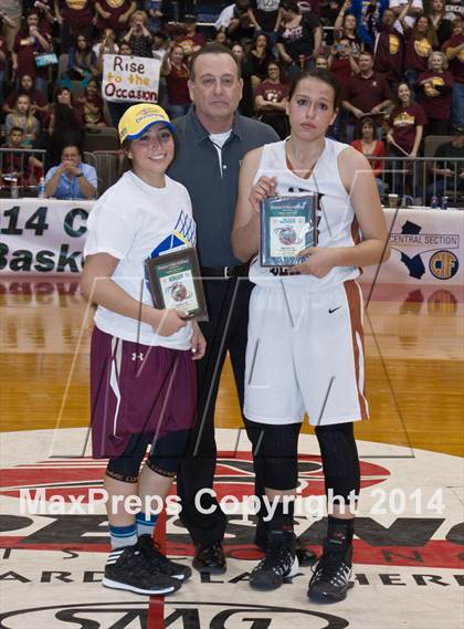 Thumbnail 2 in Selma vs Sierra (CIF CS D3 Final) photogallery.