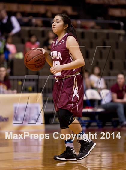 Thumbnail 3 in Selma vs Sierra (CIF CS D3 Final) photogallery.