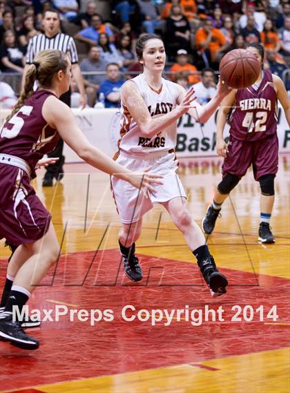 Thumbnail 2 in Selma vs Sierra (CIF CS D3 Final) photogallery.
