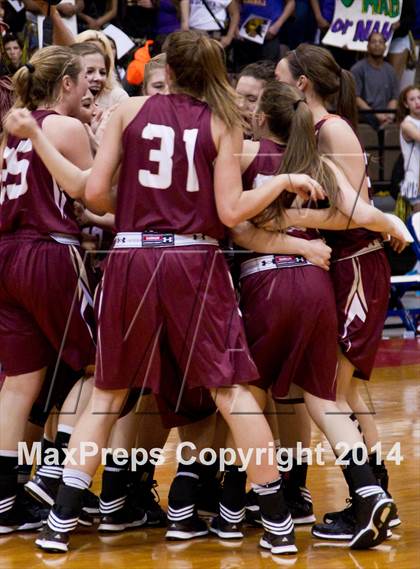 Thumbnail 1 in Selma vs Sierra (CIF CS D3 Final) photogallery.