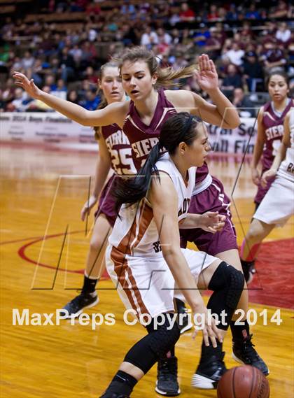 Thumbnail 1 in Selma vs Sierra (CIF CS D3 Final) photogallery.