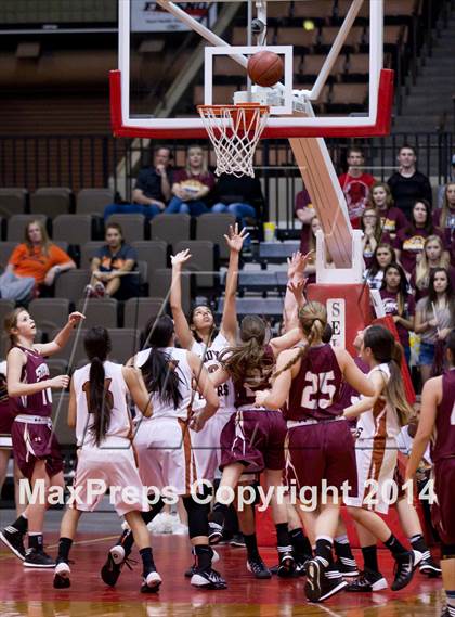 Thumbnail 2 in Selma vs Sierra (CIF CS D3 Final) photogallery.