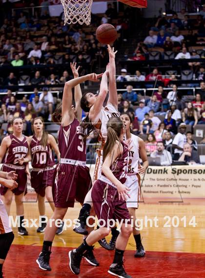 Thumbnail 2 in Selma vs Sierra (CIF CS D3 Final) photogallery.