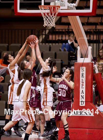 Thumbnail 2 in Selma vs Sierra (CIF CS D3 Final) photogallery.