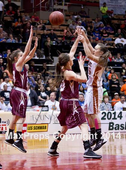 Thumbnail 1 in Selma vs Sierra (CIF CS D3 Final) photogallery.