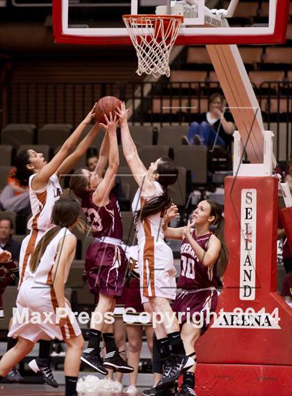 Thumbnail 1 in Selma vs Sierra (CIF CS D3 Final) photogallery.