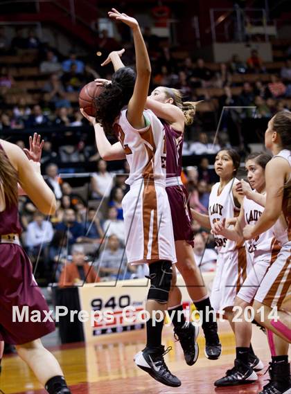 Thumbnail 2 in Selma vs Sierra (CIF CS D3 Final) photogallery.